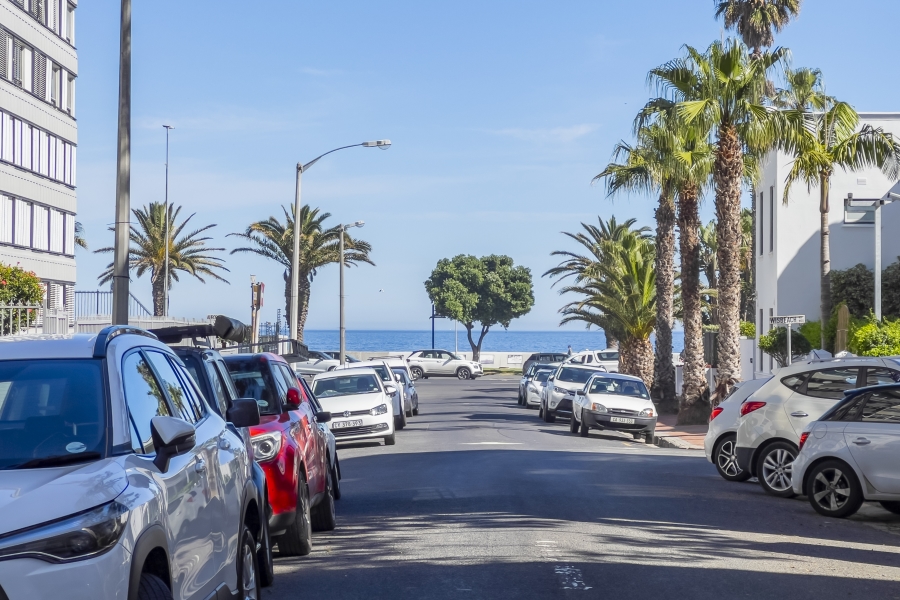 3 Bedroom Property for Sale in Sea Point Western Cape
